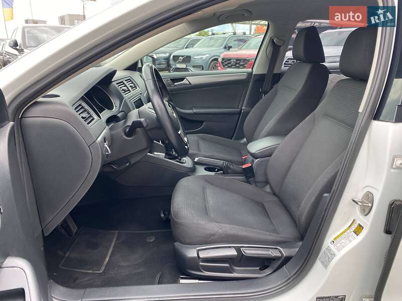 Седан Volkswagen Jetta 2016 в Львове