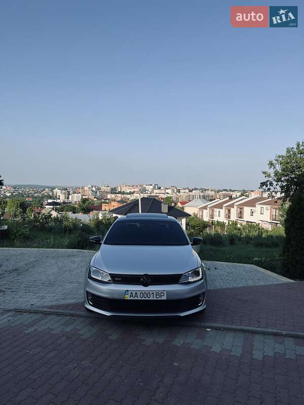 Седан Volkswagen Jetta 2013 в Черновцах
