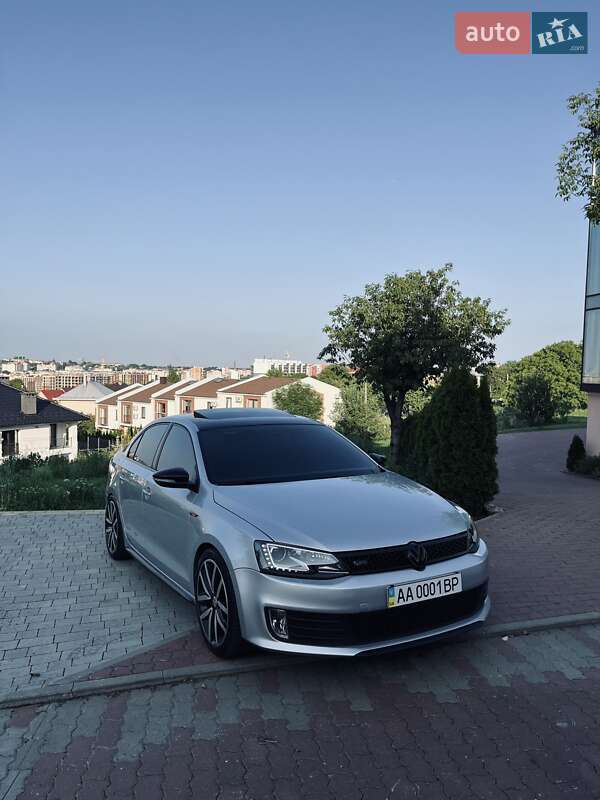 Седан Volkswagen Jetta 2013 в Черновцах