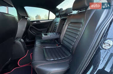 Седан Volkswagen Jetta 2012 в 