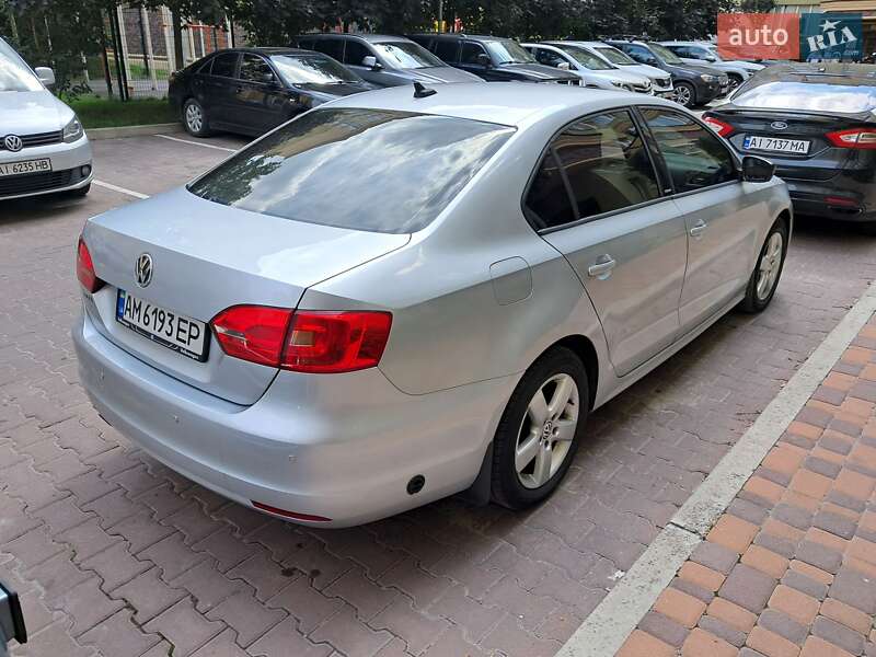 Седан Volkswagen Jetta 2012 в Софиевской Борщаговке
