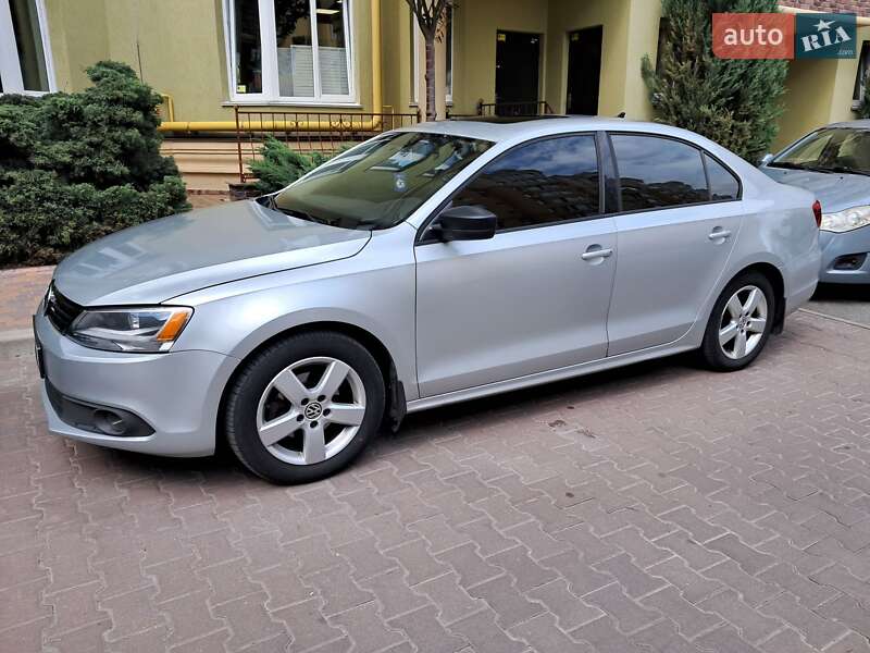 Седан Volkswagen Jetta 2012 в 