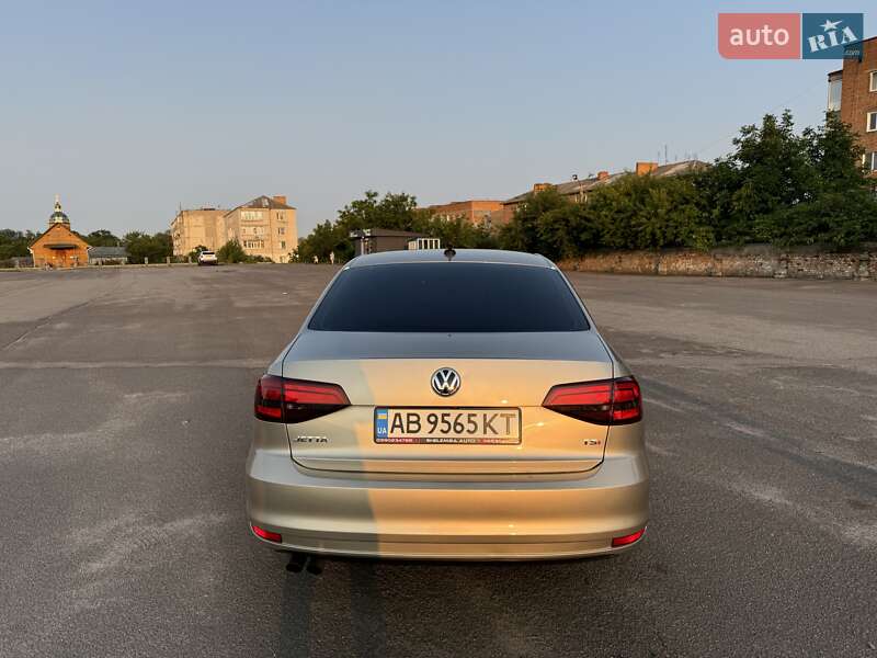 Седан Volkswagen Jetta 2015 в Тульчині