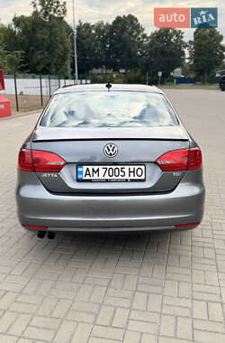 Седан Volkswagen Jetta 2013 в 