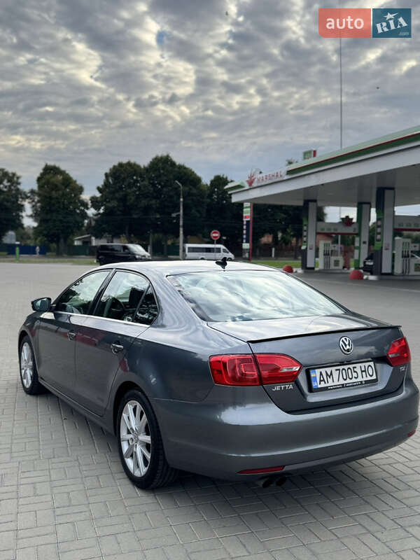 Седан Volkswagen Jetta 2013 в Житомире