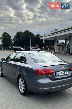 Седан Volkswagen Jetta 2013 в 