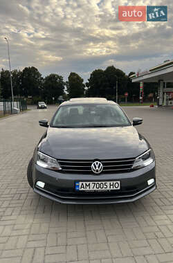 Седан Volkswagen Jetta 2013 в 