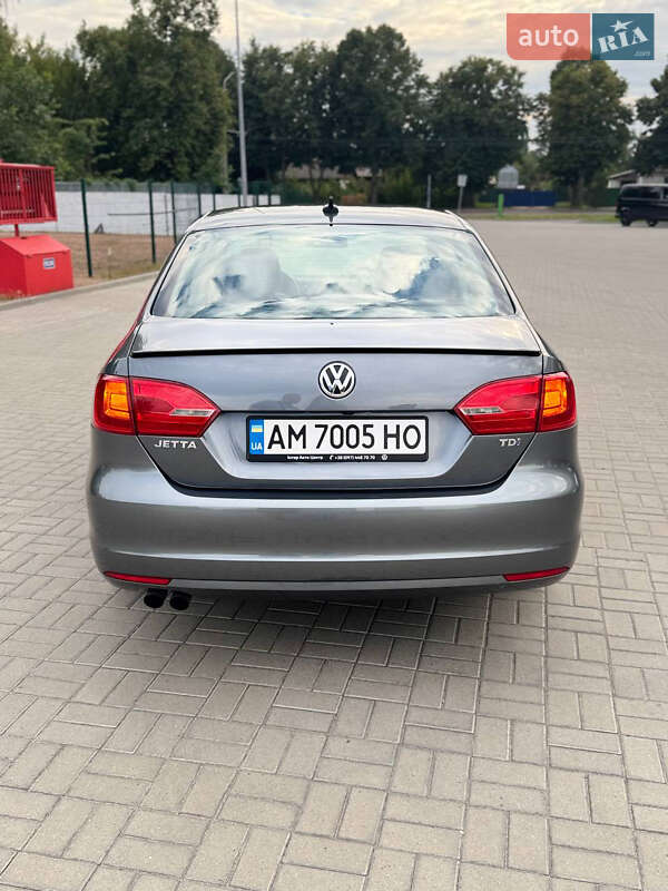 Седан Volkswagen Jetta 2013 в Житомире