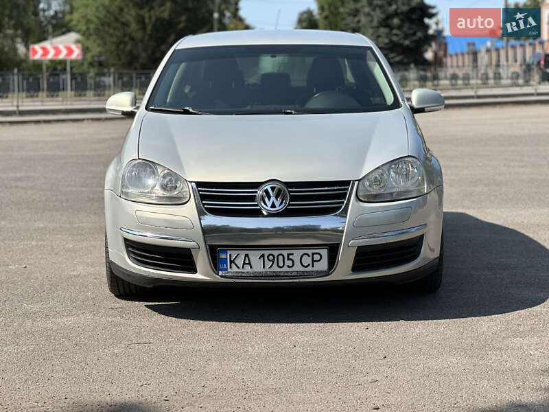 Седан Volkswagen Jetta 2010 в Первомайске