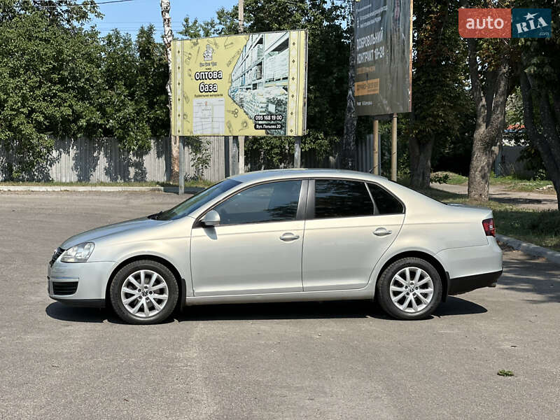 Седан Volkswagen Jetta 2010 в Первомайске