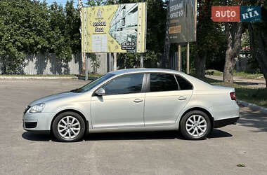 Седан Volkswagen Jetta 2010 в 