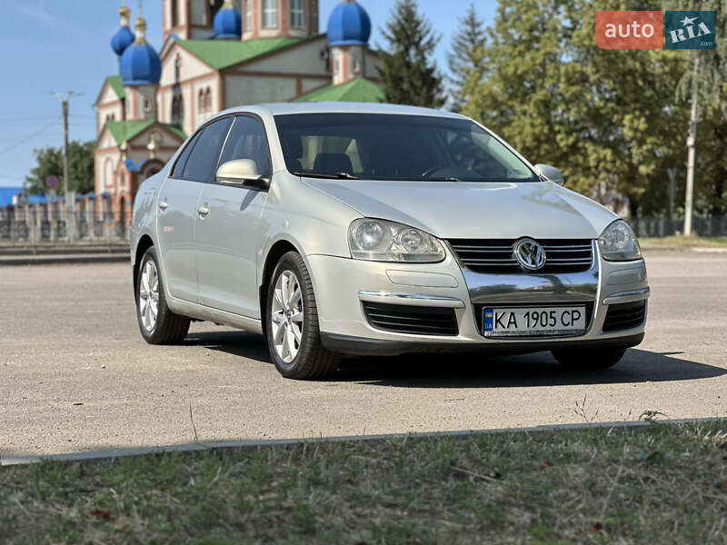 Седан Volkswagen Jetta 2010 в Первомайске