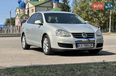 Седан Volkswagen Jetta 2010 в 