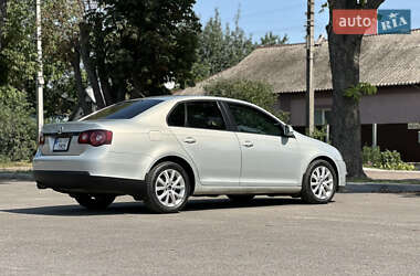 Седан Volkswagen Jetta 2010 в 