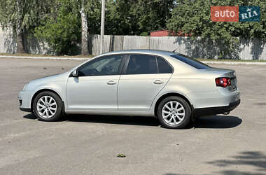 Седан Volkswagen Jetta 2010 в 