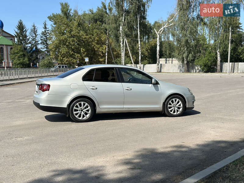 Седан Volkswagen Jetta 2010 в Первомайске