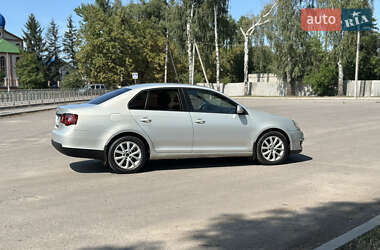Седан Volkswagen Jetta 2010 в 