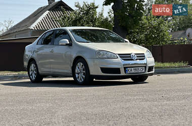 Седан Volkswagen Jetta 2010 в 
