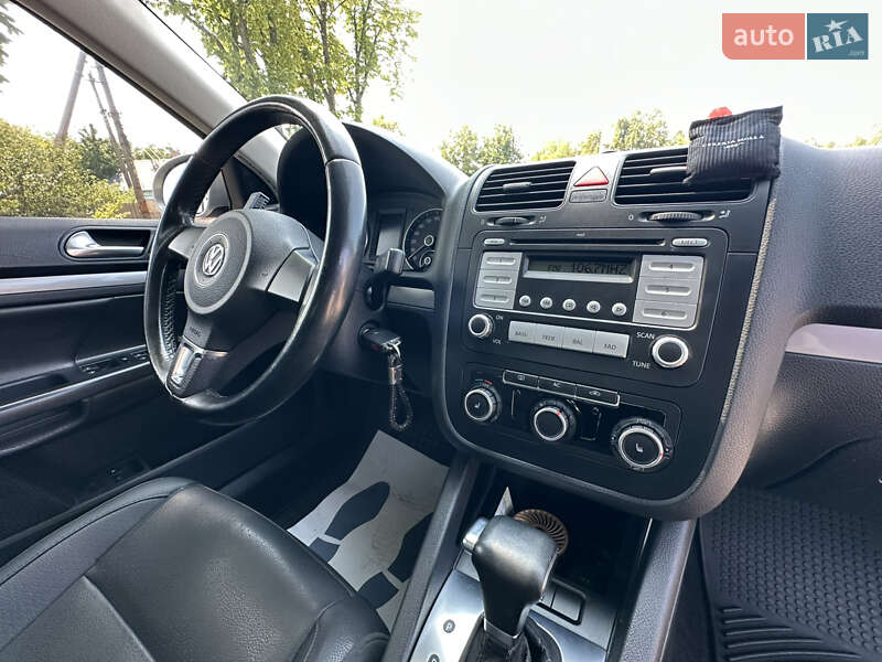 Седан Volkswagen Jetta 2010 в Первомайске