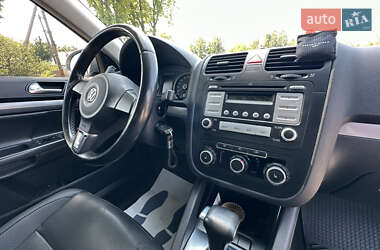 Седан Volkswagen Jetta 2010 в 