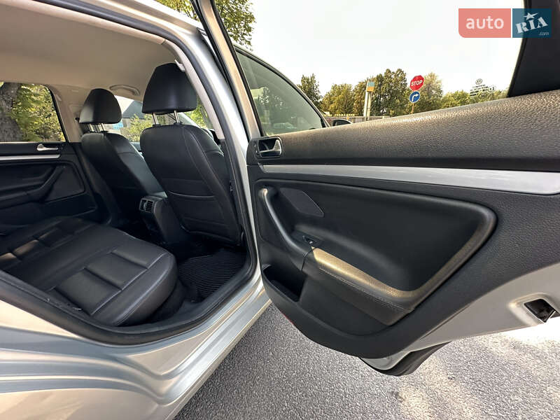 Седан Volkswagen Jetta 2010 в Первомайске