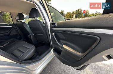 Седан Volkswagen Jetta 2010 в 