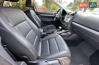 Седан Volkswagen Jetta 2010 в 