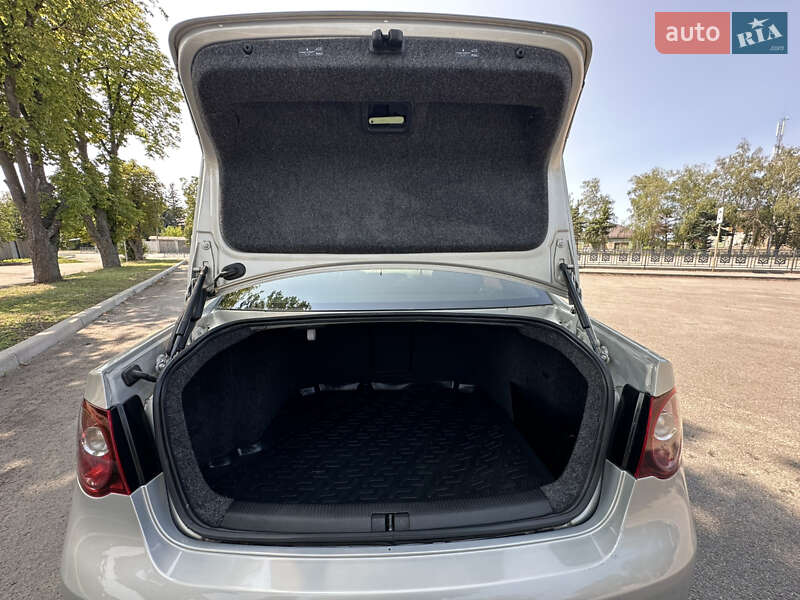 Седан Volkswagen Jetta 2010 в Первомайске