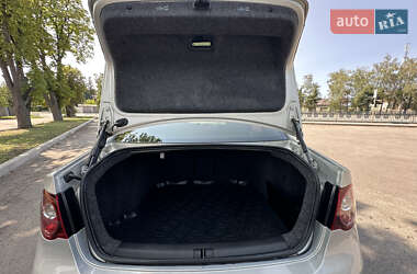 Седан Volkswagen Jetta 2010 в 