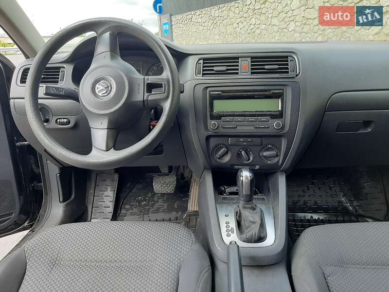 Седан Volkswagen Jetta 2010 в Тернополе