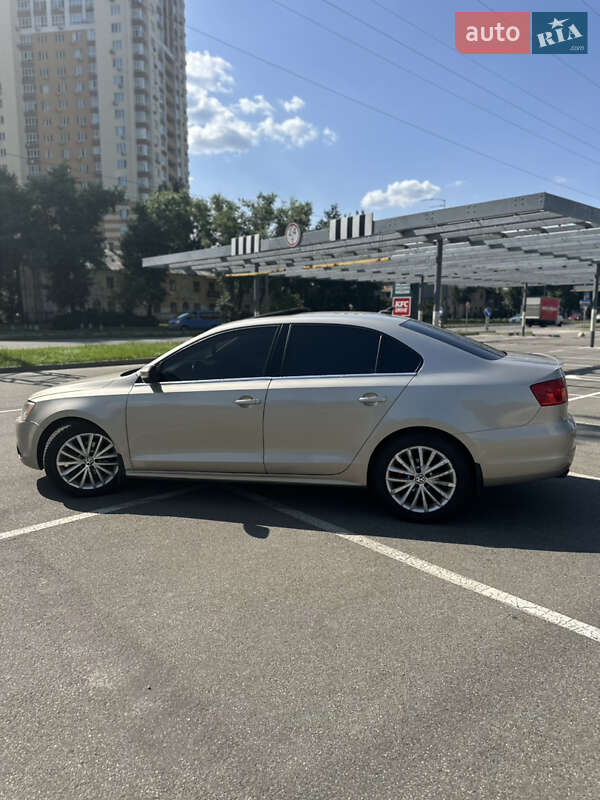 Седан Volkswagen Jetta 2012 в Києві