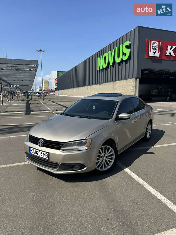 Седан Volkswagen Jetta 2012 в Києві