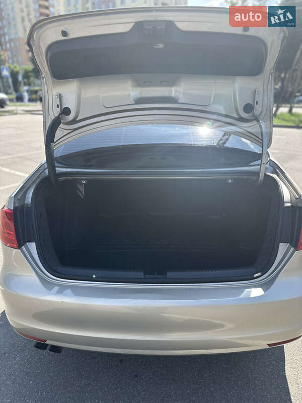 Седан Volkswagen Jetta 2012 в Києві