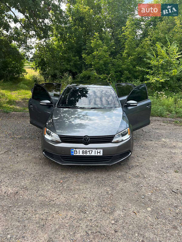 Седан Volkswagen Jetta 2010 в 