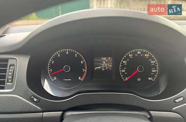 Седан Volkswagen Jetta 2010 в 