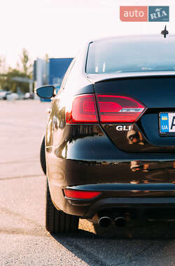 Седан Volkswagen Jetta 2011 в 