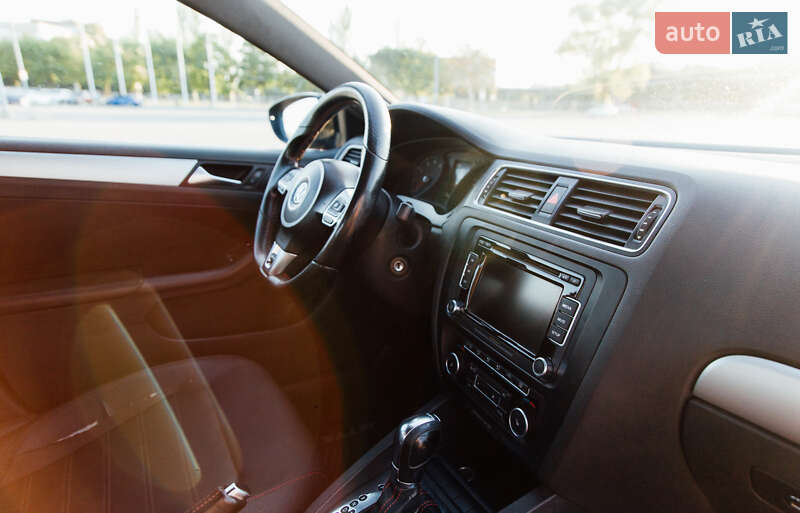 Седан Volkswagen Jetta 2011 в Дніпрі