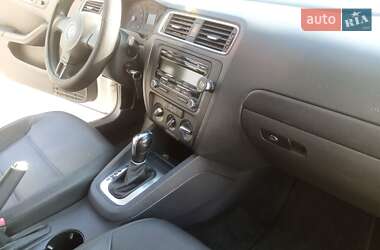 Седан Volkswagen Jetta 2011 в 