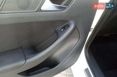 Седан Volkswagen Jetta 2011 в 