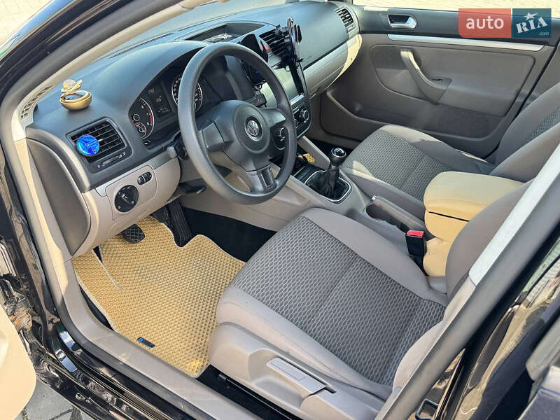 Седан Volkswagen Jetta 2009 в Харкові