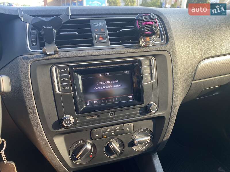 Седан Volkswagen Jetta 2016 в Сумах