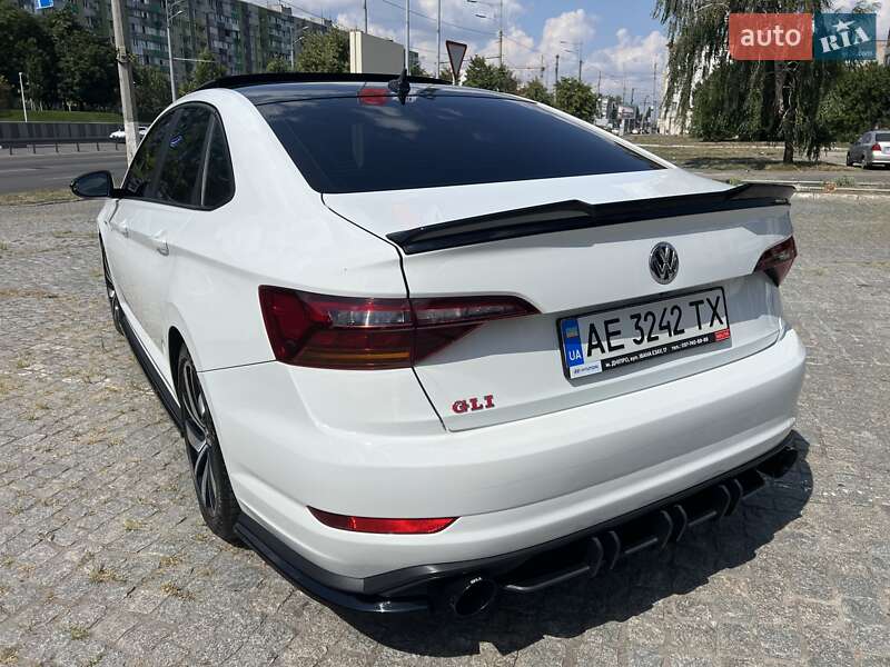 Седан Volkswagen Jetta 2019 в Днепре