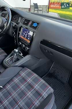 Седан Volkswagen Jetta 2013 в 
