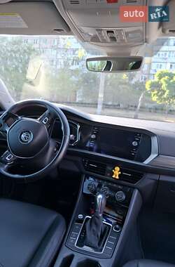 Седан Volkswagen Jetta 2018 в 