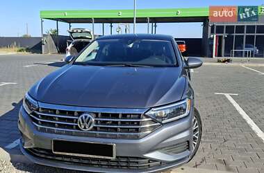 Седан Volkswagen Jetta 2018 в 