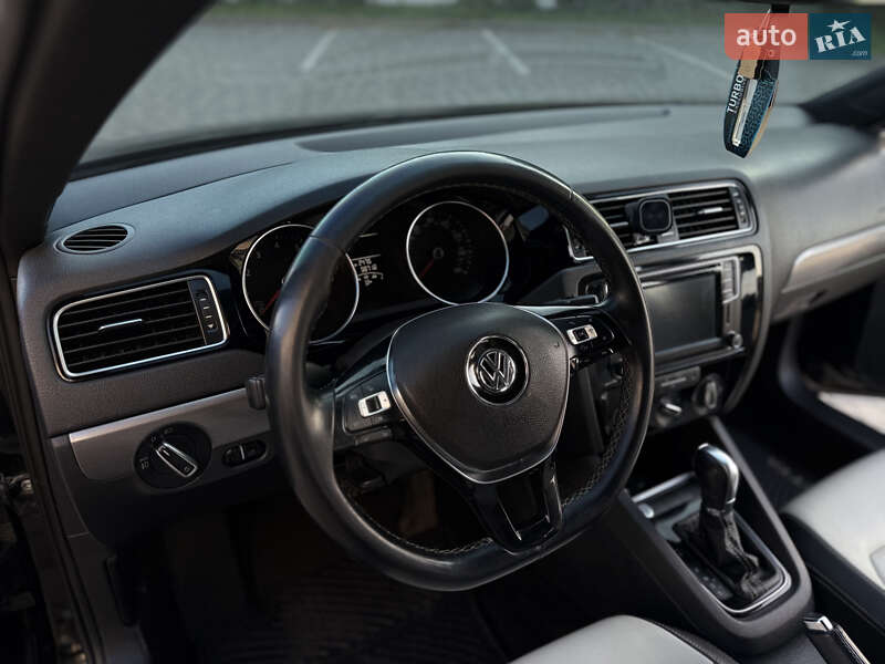 Седан Volkswagen Jetta 2016 в Івано-Франківську