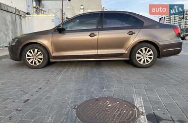 Седан Volkswagen Jetta 2013 в Львові