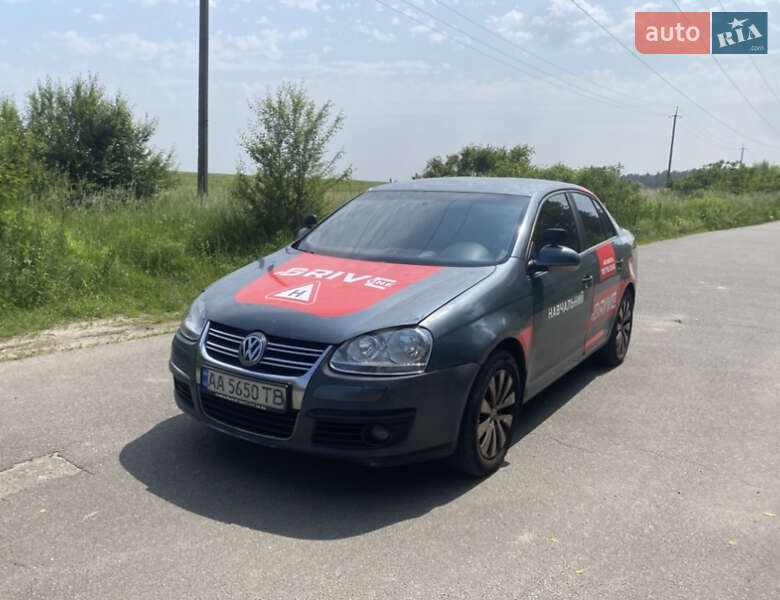 Седан Volkswagen Jetta 2006 в Києві