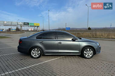 Седан Volkswagen Jetta 2016 в 