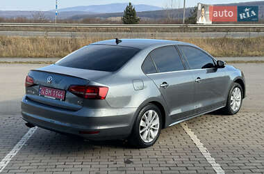 Седан Volkswagen Jetta 2016 в 